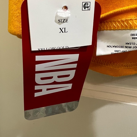 NWT Los Angeles Lakers men’s long sleeve tee. NWT size L smoke free home - Picture 5 of 5